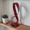 sculpture ruban de Mobius rouge