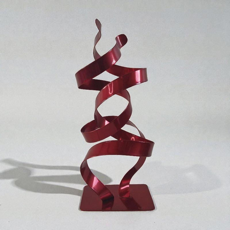 sculpture abstraite métal rouge