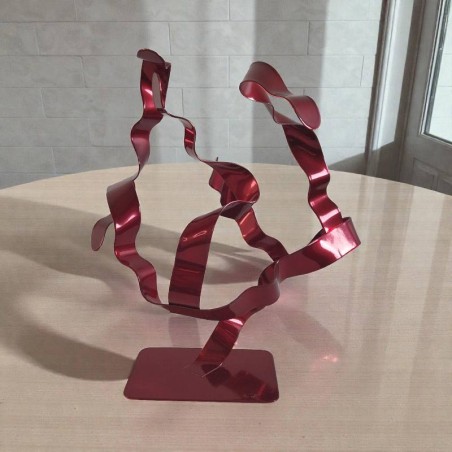 sculpture abstraite métal rouge