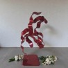 sculpture abstraite métal rouge
