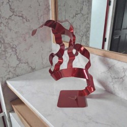 sculpture abstraite métal rouge
