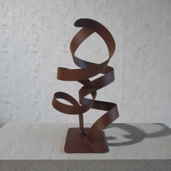sculpture abstraite couleur rouille