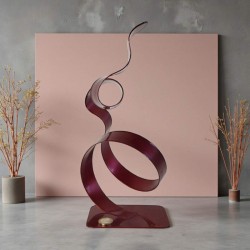 sculpture abstraite métal rouge