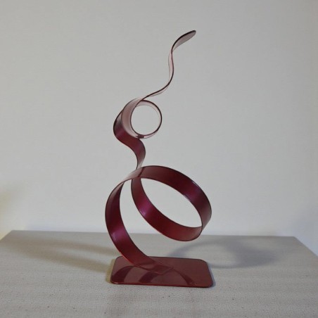 sculpture abstraite métal rouge