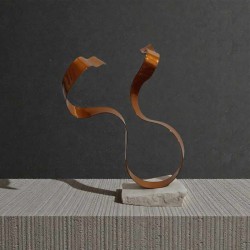 sculpture orange metal  et pierre