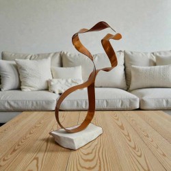 sculpture orange metal  et pierre