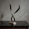 sculpture métal noir et pierre