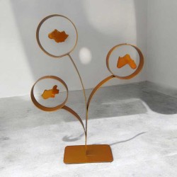 Création artisanale en métal orange