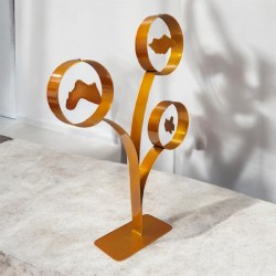 Création artisanale en métal orange