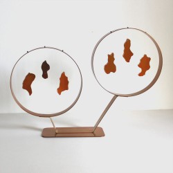 Objet décoratif fait main en métal orange