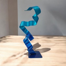 sculpture métal ruban torsadé turquoise marine