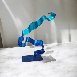 sculpture métal ruban torsadé turquoise marine