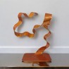 sculpture abstraite métal orange