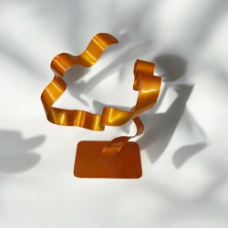sculpture abstraite métal orange