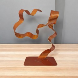 sculpture abstraite métal orange