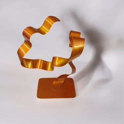 sculpture abstraite métal orange