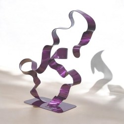 sculpture abstraite métal violet