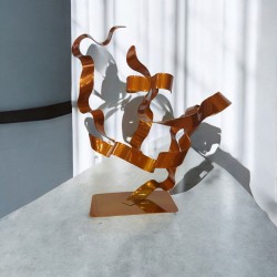 sculpture abstraite métal orange