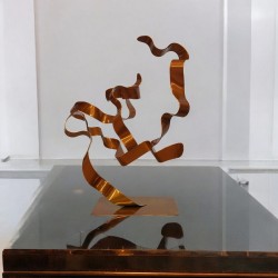 sculpture abstraite métal orange