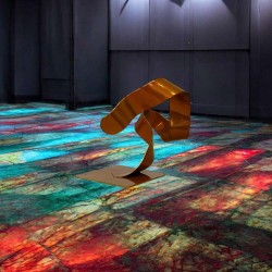 sculpture abstraite métal orange