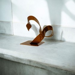 sculpture abstraite métal orange
