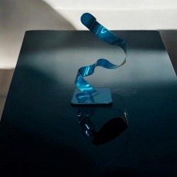 Sculpture abstraite en métal bleu turquoise