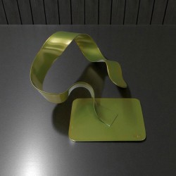 sculpture abstraite en métal vert anis