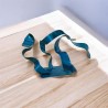 sculpture abstraite en métal bleu turquoise