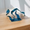 sculpture abstraite en métal bleu turquoise