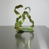 sculpture abstraite en métal vert anis