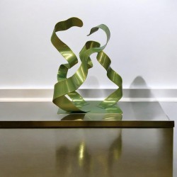sculpture abstraite en métal vert anis