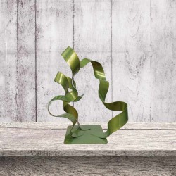 sculpture abstraite en métal vert anis