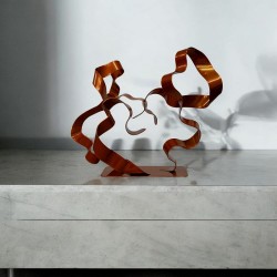 sculpture abstraite en métal orange