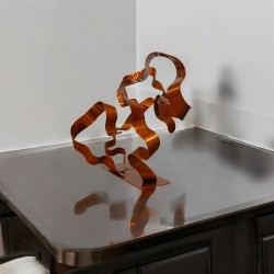 sculpture abstraite en métal orange