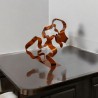 sculpture abstraite en métal orange