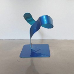 sculpture abstraite métal bleu marine et turquoise