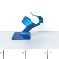 sculpture abstraite métal bleu marine et turquoise