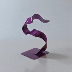 sculpture abstraite métal violet