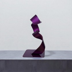 sculpture abstraite métal violet