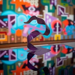 sculpture abstraite métal violet