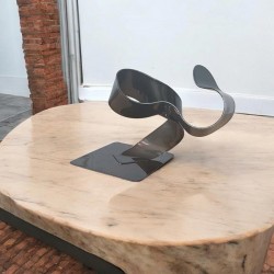 sculpture abstraite gris noir