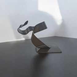 sculpture abstraite gris noir